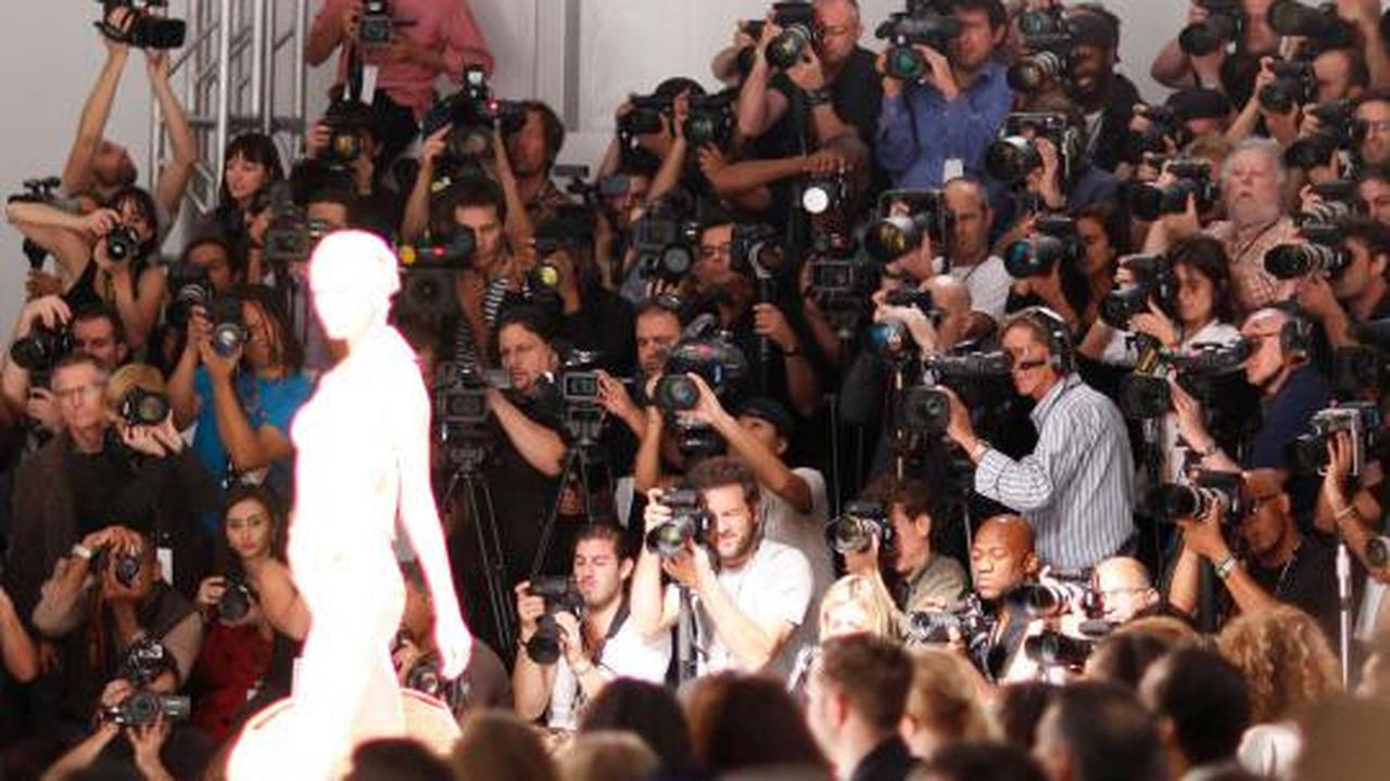 Aksi para paparazzi memburu gambar bintang ternama