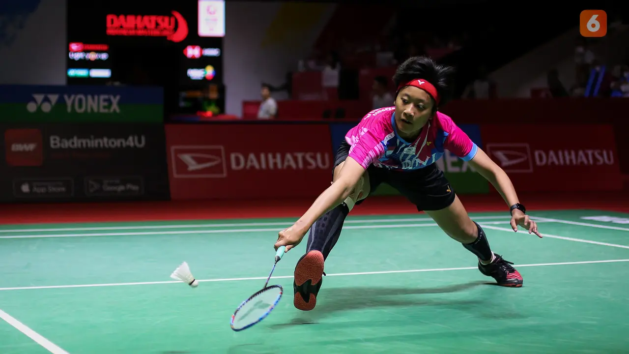Foto: Tunggal Putri Masih 100 Persen, Gregoria dan Putri KW Melaju ke 16 Besar Indonesia Masters 2023