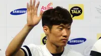 Usai melakukan konferensi pers, Park Ji Sung terlihat langsung bergegas meninggalkan stadion GBK Jakarta, (1/6/2014). (Liputan6.com/Helmi Fithriansyah)