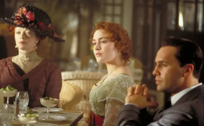 Titanic, adegan ketika Rose bersama ibunya tengah makan siang bersama tunangannya, Cal (YouTube)