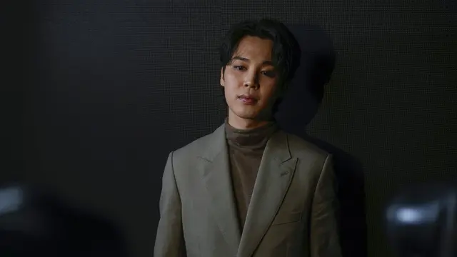 Jimin BTS menghadiri fashion show Dior di Paris, 20 Januari 2023