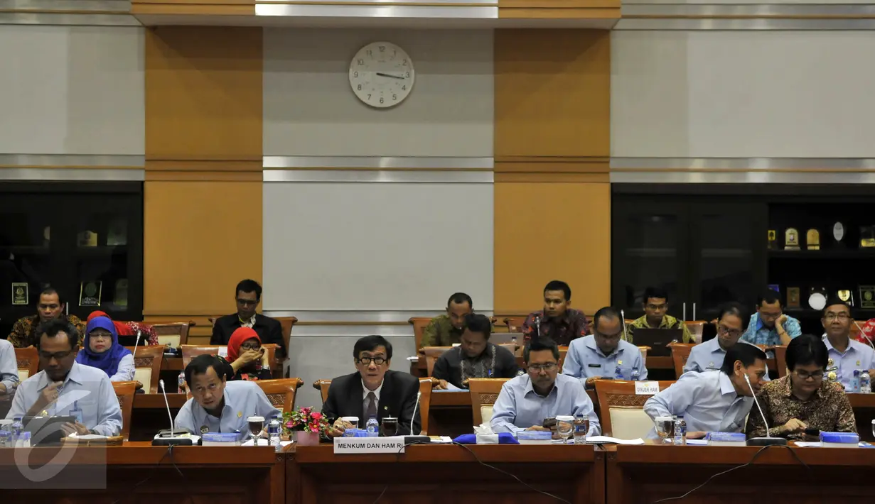 Menkumham Yasonna Laoly saat berada di Ruang Komisi III untuk membahas anggaran Kementerian Hukum dan HAM bersama Komisi III, Jakarta, Kamis (17/9/2015). (Liputan6.com/Johan Tallo)