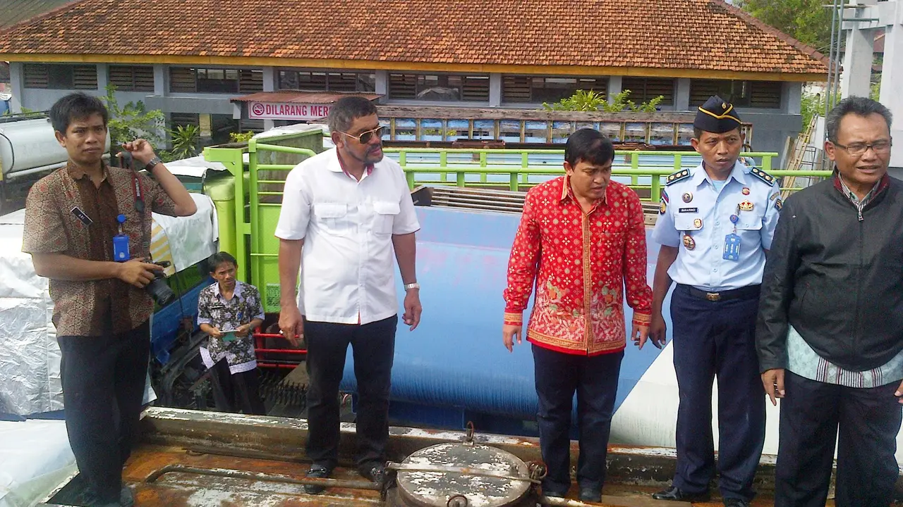 20160612-truk-semarang-solar ilegal