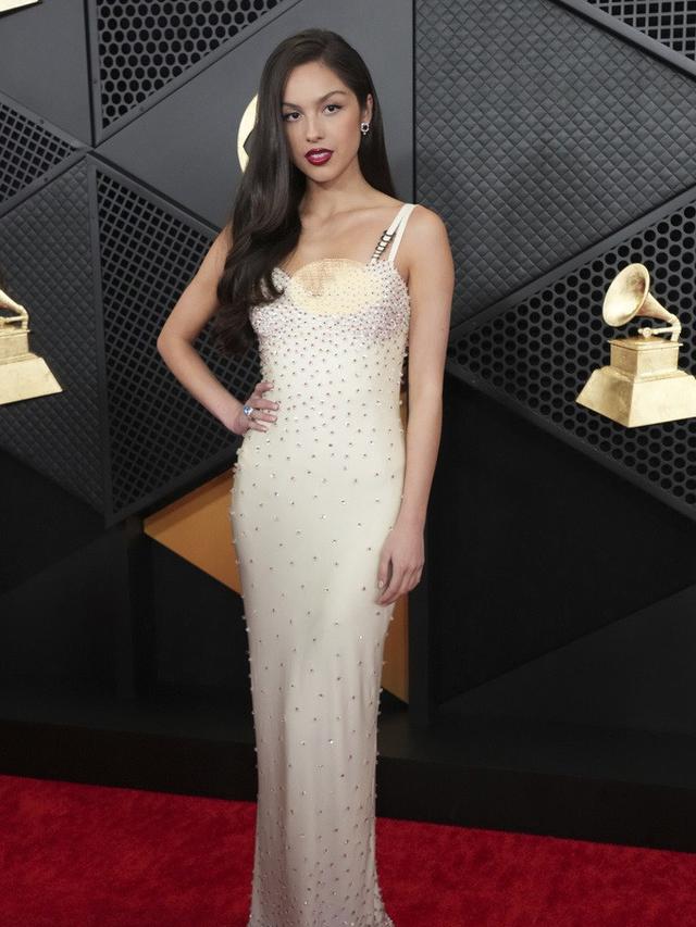 Olivia Rodrigo di Grammy Awards 2024. (Jordan Strauss/Invision/AP)