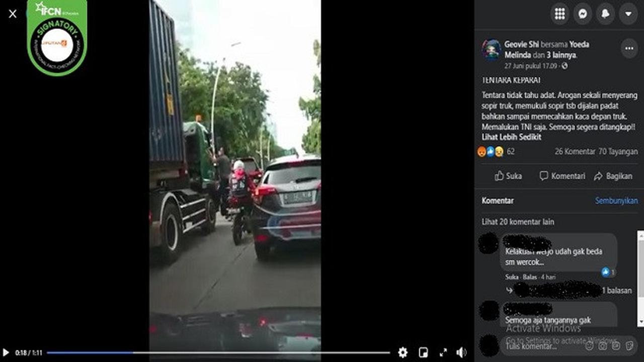 Gambar Tangkapan Layar Video yang Diklaim Tentara Menyerang Sopir Truk (sumber: Facebook).