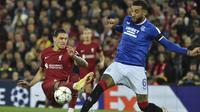 Penyerang Liverpool Darwin Nunez berebut bola dengan bek Rangers Connor Goldson dalam partai matchday 3 fase grup Liga Champions 2022/2023 yang digelar di Anfield, Rabu (5/10/2022) dini hari WIB. Berkat hasil ini, Liverpool pun menjaga posisi mereka di klasemen Grup A. (AP Photo/Rui Vieira)