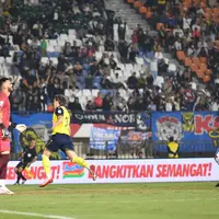 17 Menit Ole Romeny di Laga Arema vs Oxford United di Piala Presiden 2025: Gol Cantik dan Kena Tekel Sampai Cedera