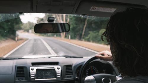 Ilustrasi Mengendarai Mobil Photo by Lachlan Ross/Pexels)