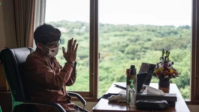 Menteri Pariwisata dan Ekonomi Sandiaga Salahuddin Uno menjalankan Program Work From Destination (WFD) atau bekerja dari destinasi wisata. (Foto: Kemenparekraf)