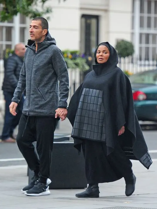 Sambil menunggu kelahiran anak pertamanya dan selalu mengharapkan semuanya akan baik-baik saja. Janet Jackson pun terus memanjatkan doa-doa terbaik untuk calon anaknya yang sebentar lagi akan lahir. (doc.Mirror)