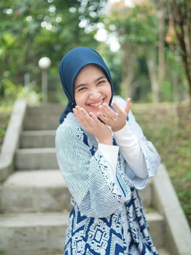Artis Berkumis Tipis