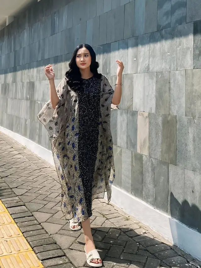 Potret Long Dress ala Yeni Inka