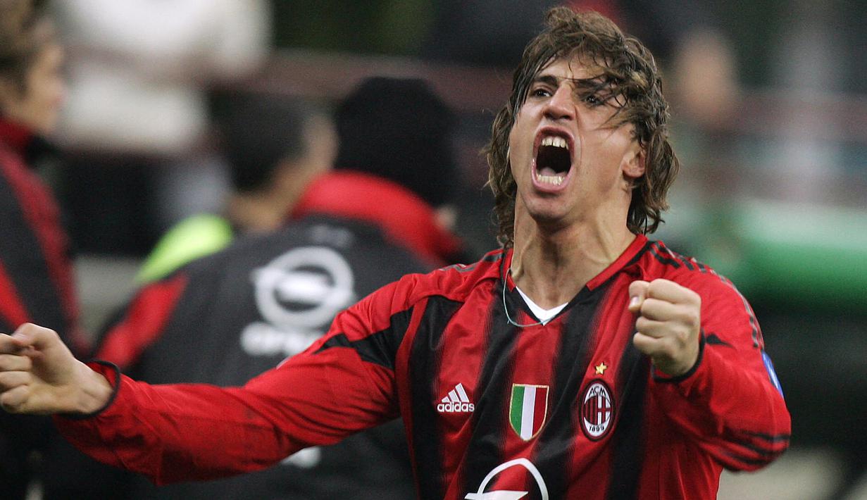 Hernan Crespo. Penyerang Argentina ini bermain untuk Chelsea selama semusim pada 2003/2004. Ia mencetak 12 gol dalam 34 laga. Kedatangan Jose Mourinho membuatnya dipinjamkan ke AC Milan pada awal musim 2004/2005. Ia tampil dalam 40 laga dengan torehan 17 gol dan 3 assist. (Foto: AFP/Paco Serinelli)