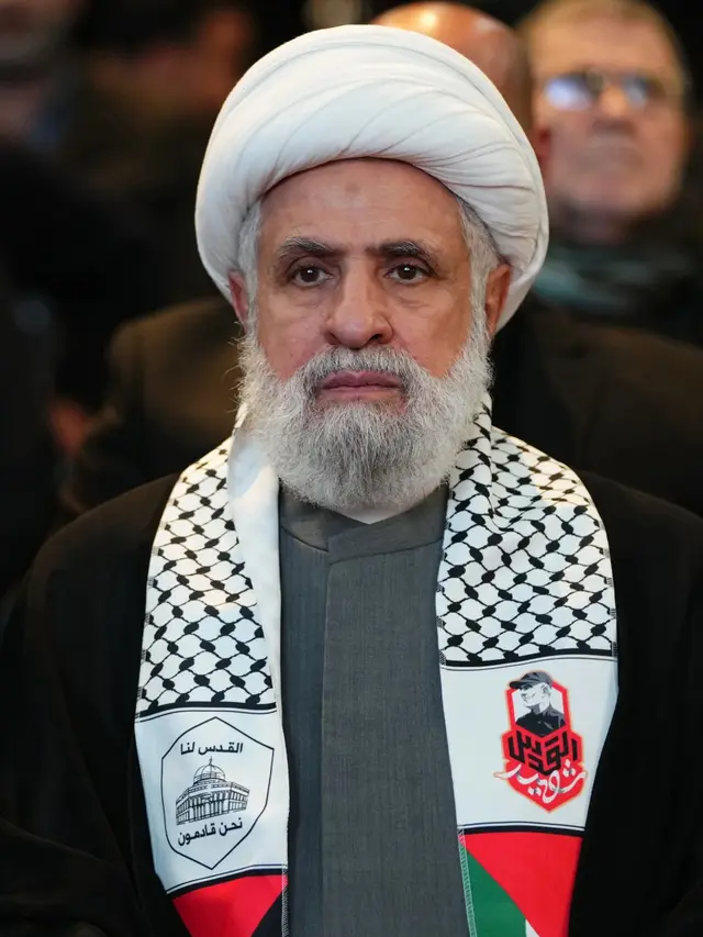 Naim Qassem yang digadang-gadang jadi pemimpin baru Hizbullah pengganti Nasrallah yang tewas akibat serangan Israel pada September 2024 lalu. (File/AP)