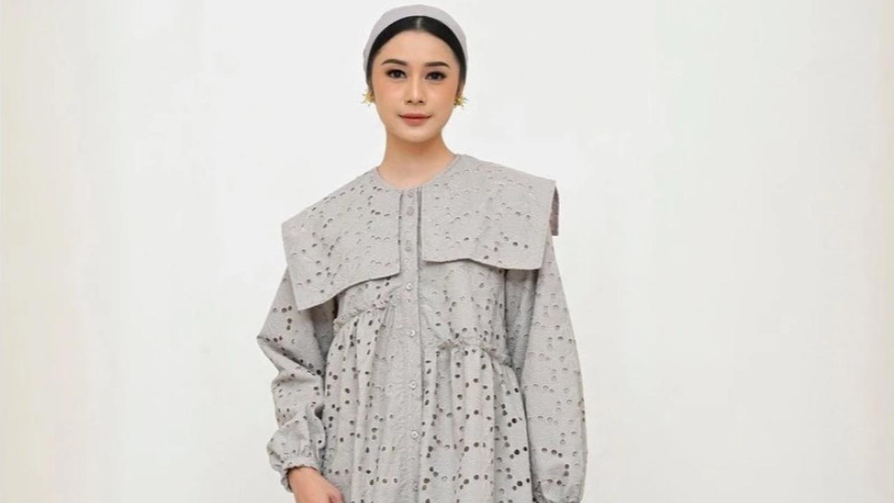 6 Inspirasi Baju Tunik Lebaran 2025 yang Wajib Kamu Coba! Tampil Anggun dan Modis dengan Pilihan Terbaik