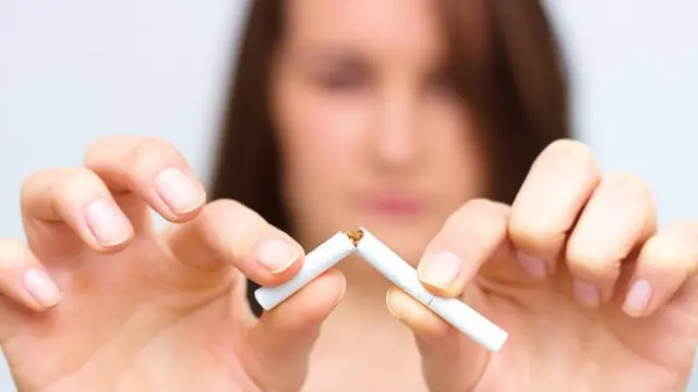 Merokok. (foto: Pinterest/HealthyWomen).