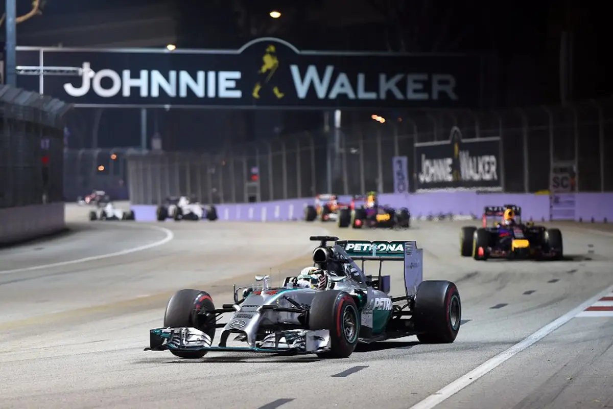 Pembalap Mercedes Lewis Hamilton