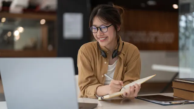 wanita november kemajuan hidup