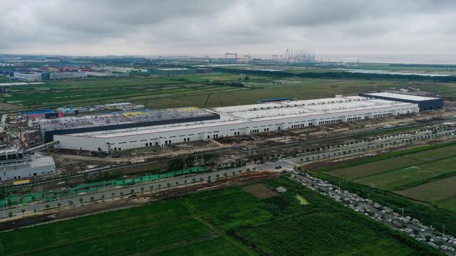 Pabrik Tesla di China