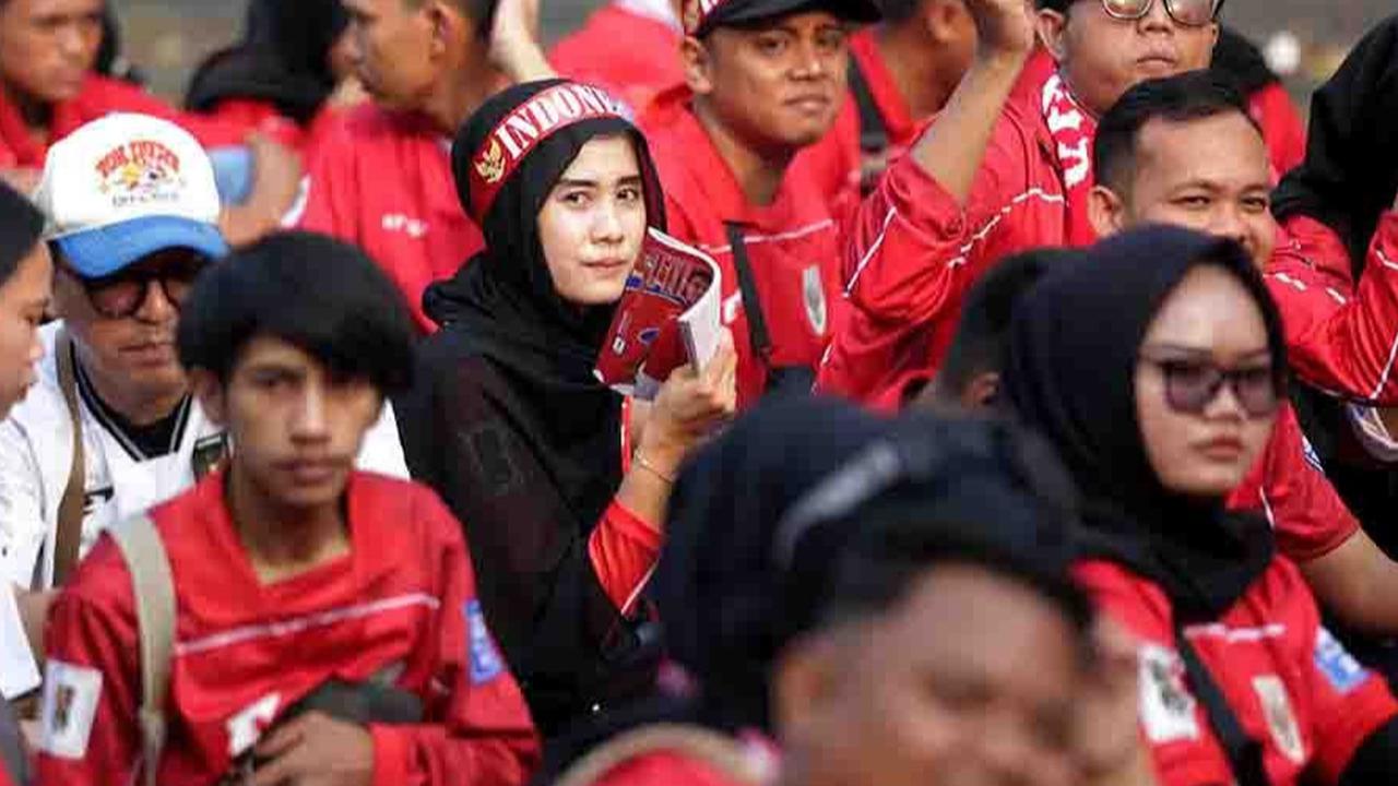 FOTO: Ribuan Suporter Padati GBK, Beri Dukungan Penuh Timnas Indonesia