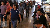 Sejumlah orang saat mendatangi kantor pusat Direktorat Jenderal Pajak, Jakarta, Jumat (30/9). total Wajib Pajak yang sudah ikut tax amnesty ‎hingga saat ini mencapai lebih dari 300 ribu WP di seluruh Indonesia. (Liputan6.com/Angga Yuniar)