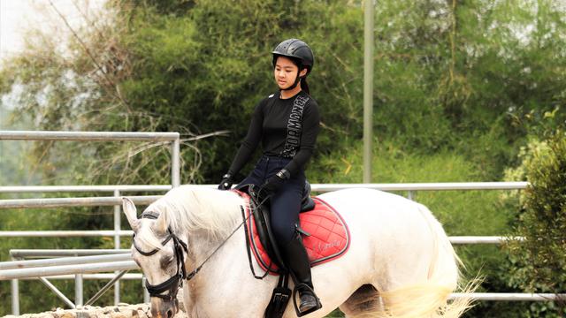 Claresta Amantha Kamsari