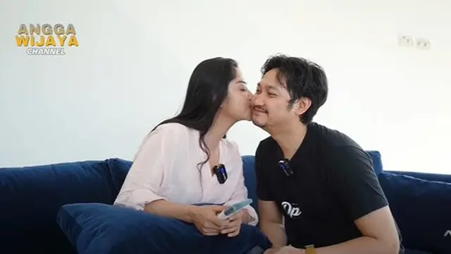 7 Momen Haru Bahagia Dewi Perssik Dapat Nafkah Pertama Kali dari Angga Wijaya