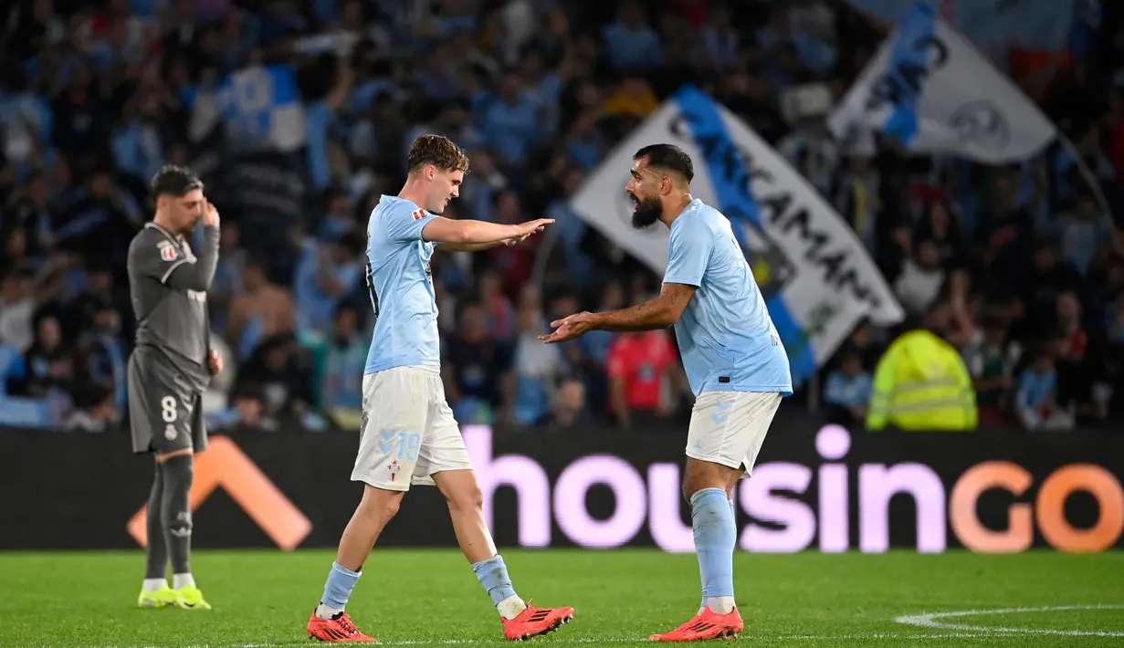 Pada menit ke-51, Celta Vigo berhasil menyamakan kedudukan berkat gol Willot Swedberg (tengah). (MIGUEL RIOPA/AFP)