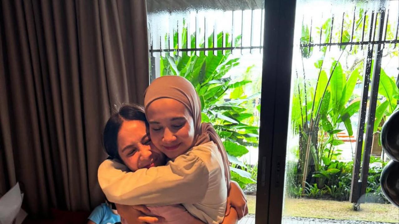 Momen Mengharukan Zaskia Sungkar dan Nagita Slavina Berpelukan, Bukti Persahabatan Sejati