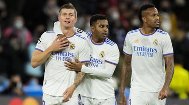 Foto: Saling Sikut Memperebutkan Status Juara Grup, Real Madrid Akhiri Perlawanan Inter Milan di Laga Pamungkas Grup D Liga Champions