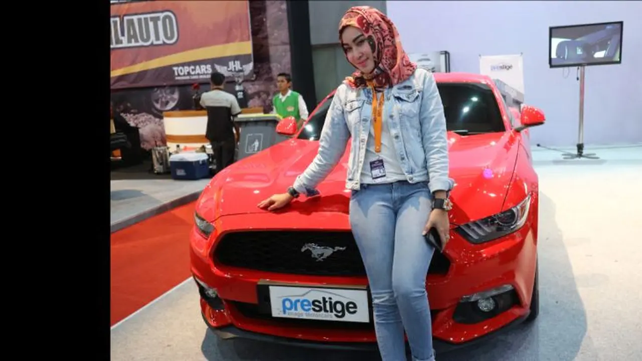 Sales Berkerudung Jualan Mobil Mewah