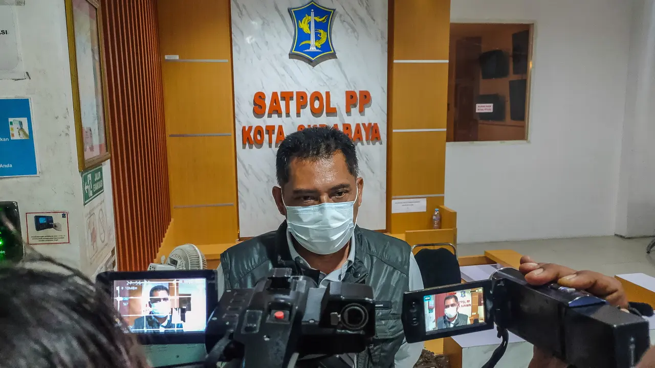 Kepala Satpol PP Kota Surabaya Eddy Christijanto. (Dian Kurniawan/Liputan6.com).