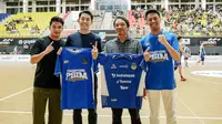 Bima Perkasa Jogja dengan jersey&nbsp;PSIM Yogyakarta. (Bola.com/Ana Dewi)