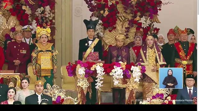 Presiden Indonesia Joko Widodo (Jokowi) dan Wakil Presiden Ma'ruf Amin dalam upacara HUT ke-78 RI di Istana Merdeka, Jakarta, Kamis (17/8/2023). (Tangkapan Layar Sekretariat Presiden)