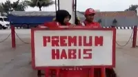 Kilas Indonesia: Jelang Turun Harga, Premium Hilang di Lampung