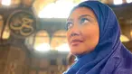 Melalui akun Instagram pribadinya, pemilik nama lengkap Bella Saphira Veronica Simanjuntak ini kerap membagikan potretnya berhijab. Penampilannya yang tertutup itu mendapat banyak pujian dari teman, selebriti hingga para penggemarnya. (Liputan6.com/IG/@bellasaphiraofficial)