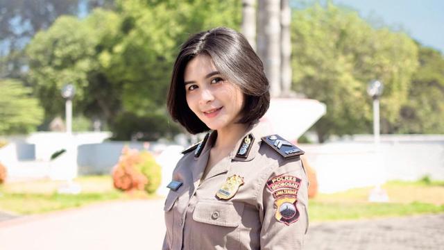 6 Pesona Briptu Sefin, Polwan Cantik yang Parasnya Disebut Mirip Artis