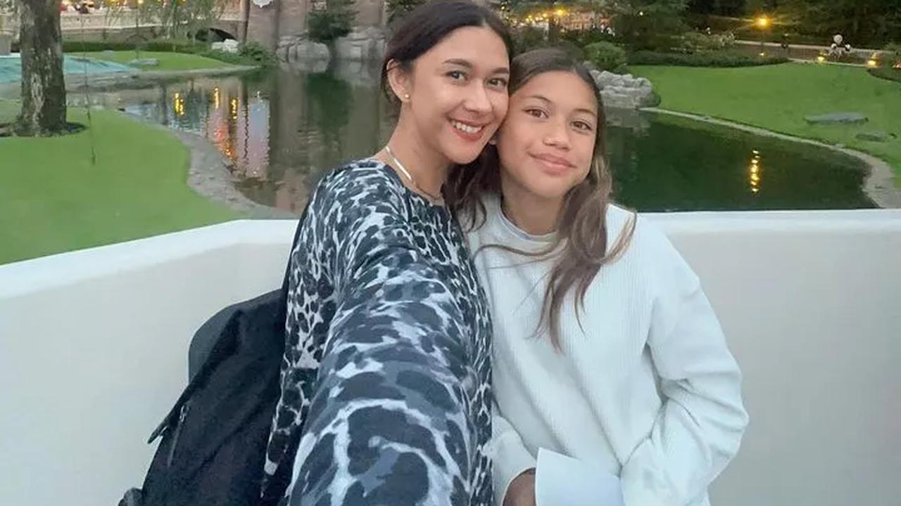 Potret kebersamaan Nana Mirdad dan Sarah langsung mencuri perhatian netizen. Mereka menuliskan berbagai komentar<br>