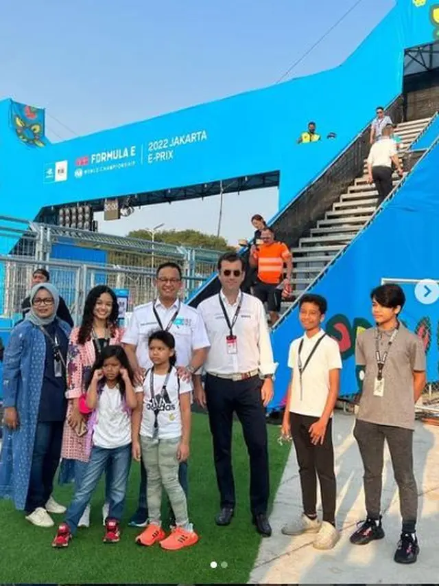 Sambut Formula E Jakarta, Anies Baswedan Boyong Keluarga ke Sirkuit