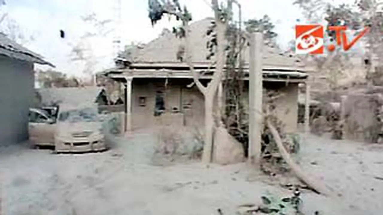 101027bmerapi-debu.jpg