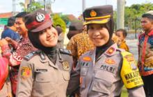 Kompol Ika Shanti Wakapolres Muda Bantu Pasangkan Pangkat Anak Buah, Parasnya Malah jadi Sorotan