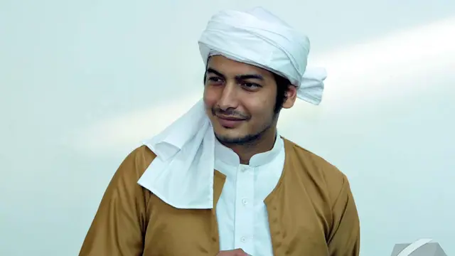 Pakai Surban, Boy Hamzah Makin Ganteng