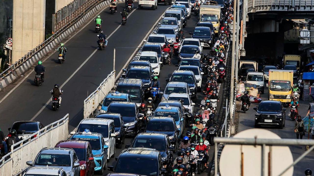 Jakarta Macet Parah Jelang Tengah Malam, Ternyata Penyebabnya Karena Hal Ini