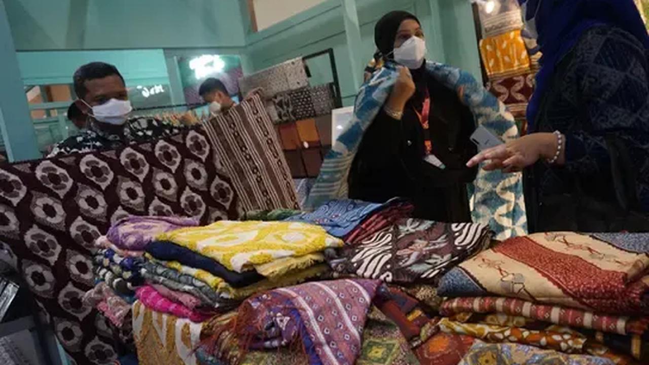 "Kalau itu terus terjadi ini kan UMKM itu perlu waktu, kalau sekarang suruh bersaing dengan produk impor dari negara tertentu yang murah meriah, ya sulit,"