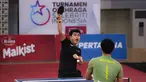 Selebritas Aldi Taher berusaha mengembalikan bola ke arah Rizky Billar saat laga tenis meja Turnamen Olahraga Selebriti Indonesia (TOSI) di GOR UNJ, Jakarta, Minggu (16/07/2023). Aldi Taher kalah tiga set langsung dari Rizky Billar dengan skor 12-21, 15-21, 11-21. (Bola.com/Bagaskara Lazuardi)