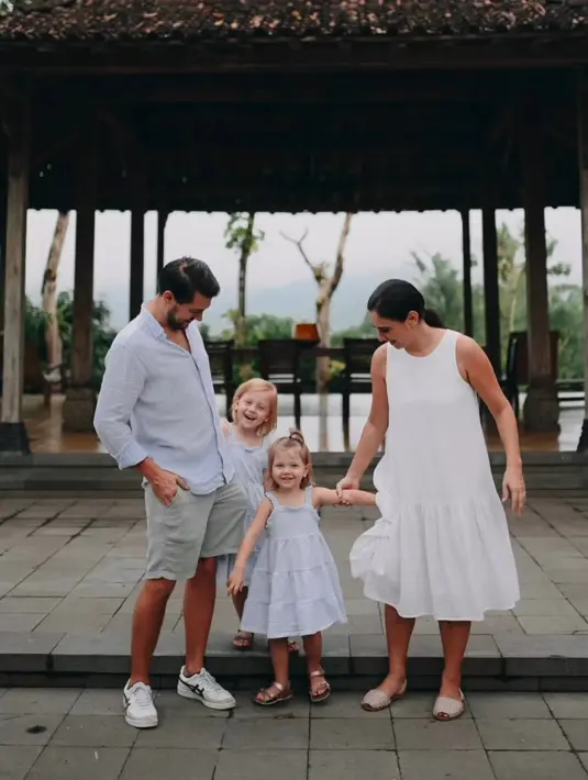 Selama menikah, Marissa Nasution dan suami juga tidak pernah terdengar kabar miring. [Instagram/marissaln]