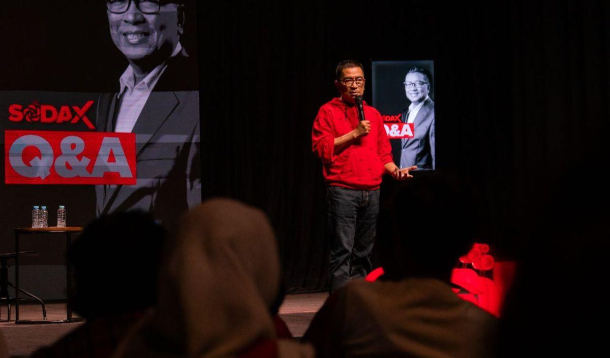 Helmy Yahya yang memberikan pelatihan ini secara gratis. Ini menunjukkan dukungan nyata dia kepada UMKM dan generasi penerus bangsa.