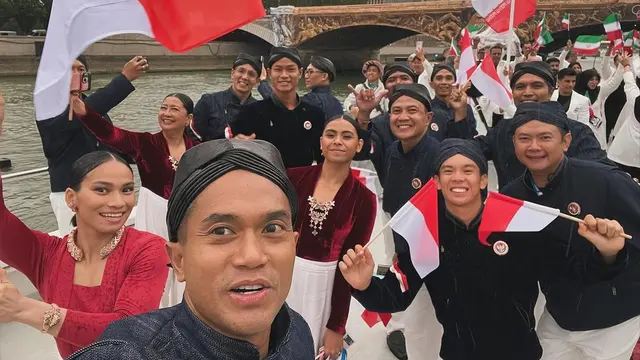 Potret Defile Kontingen Indonesia Pakai Beskap dan Kebaya Rancangan Didit Hediprasetyo di Pembukaan Olimpiade Paris 2024
