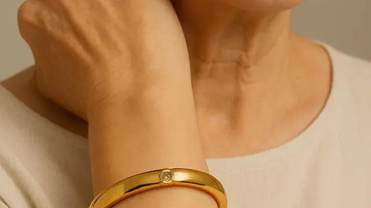 6 Model Gelang Emas Bulat Polos Terbaru 2025, Cocok untuk Usia 50 Tahun