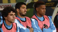 Luis Suarez terlihat sedih saat timnya kalah dari Venezuela pada  babak penyisihan grup C Copa America Centenario 2016 di Stadion Lincoln Financial Field, Philadelphia, AS, (10/6/2016). (AFP/ Don Emmert)